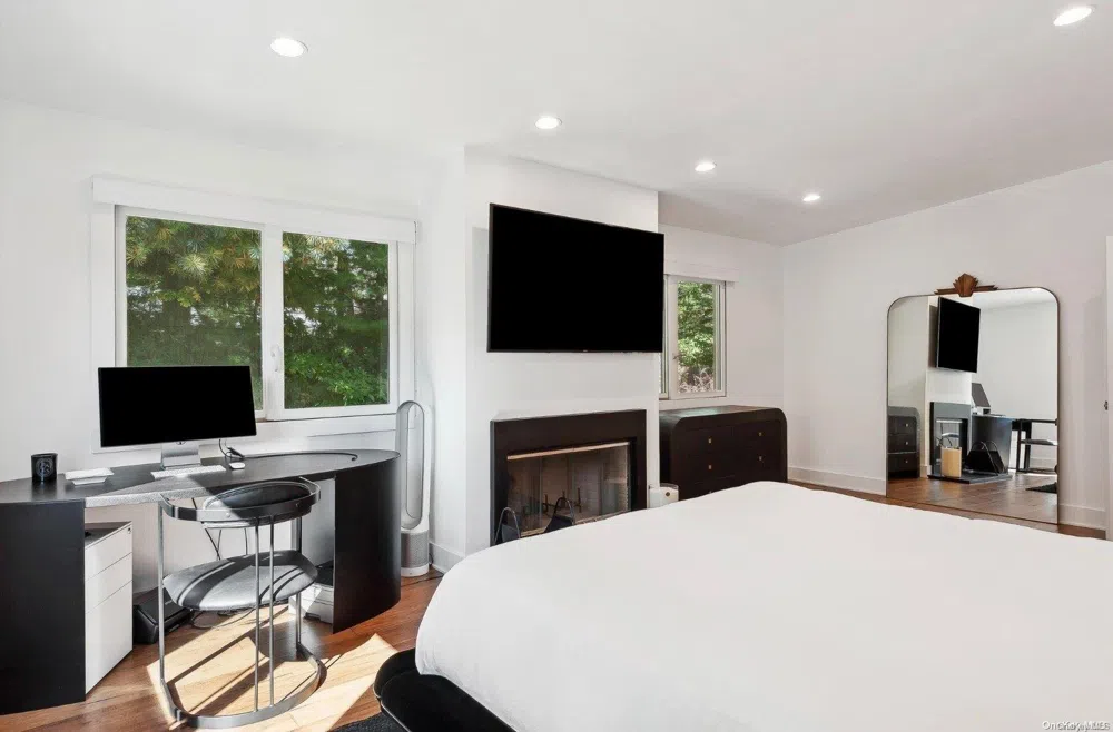 69 Three Mile Harbor Drive East Hampton, NY 11937