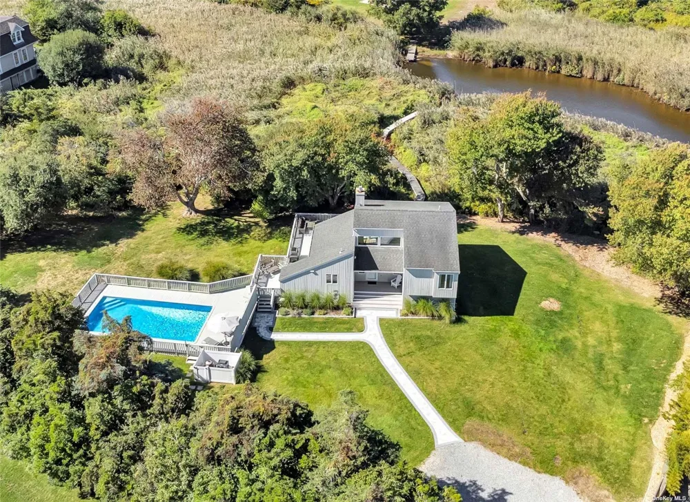 19 Rogers Lane Remsenburg, NY 11960
