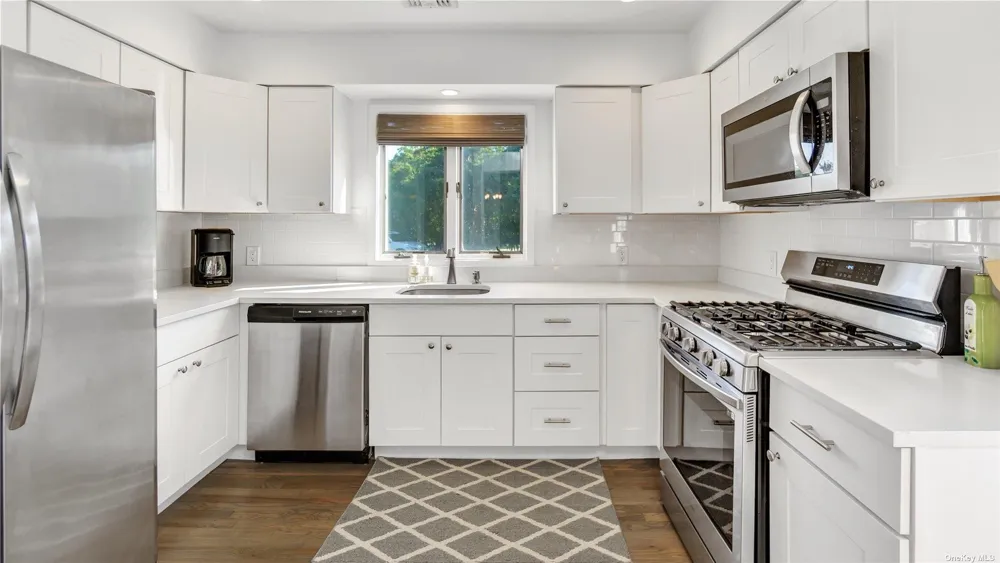 19 Rogers Lane Remsenburg, NY 11960
