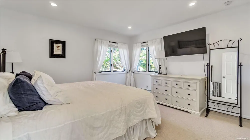 19 Rogers Lane Remsenburg, NY 11960