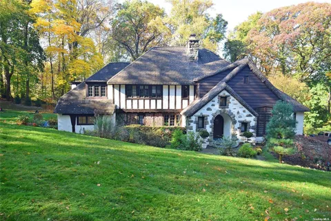 539 Manhasset Woods Road