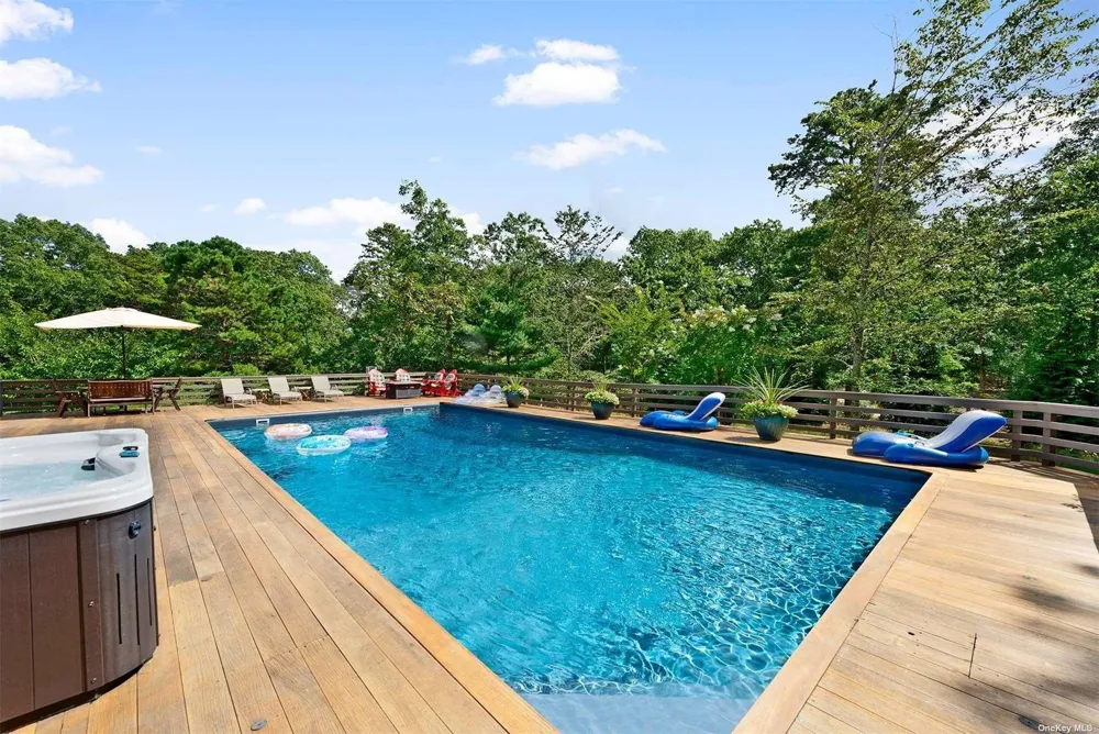 643 Stephen Hands Path East Hampton, NY 11937
