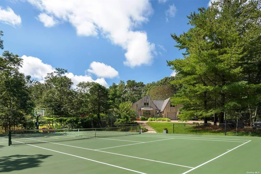 643 Stephen Hands Path East Hampton, NY 11937