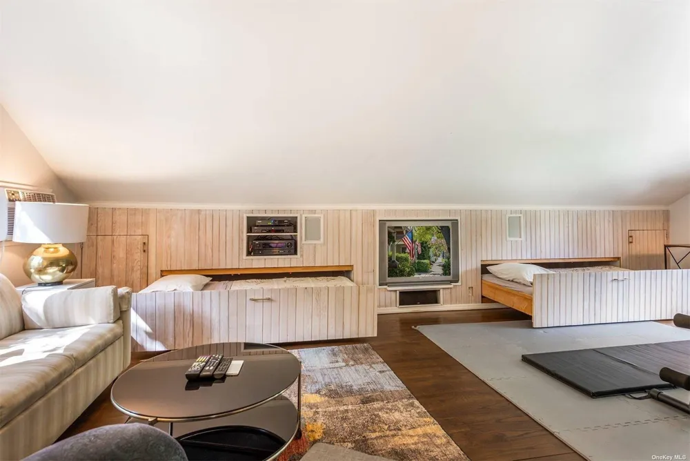 643 Stephen Hands Path East Hampton, NY 11937