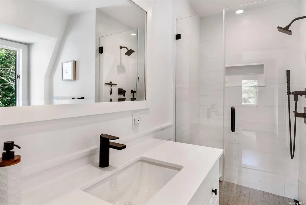 643 Stephen Hands Path East Hampton, NY 11937