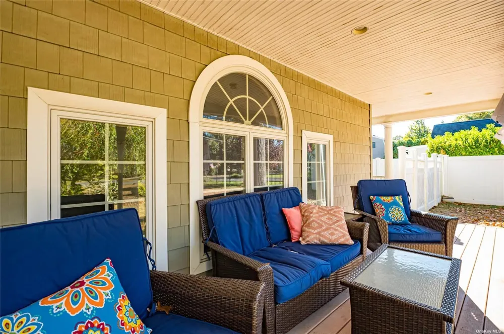 43 Hollins Lane East Islip, NY 11730