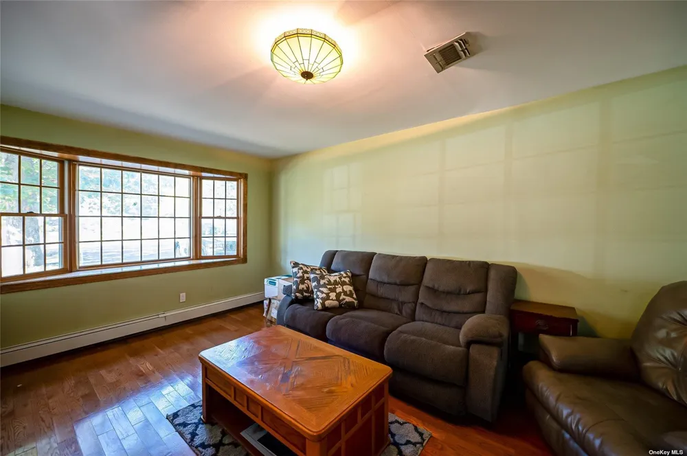 43 Hollins Lane East Islip, NY 11730