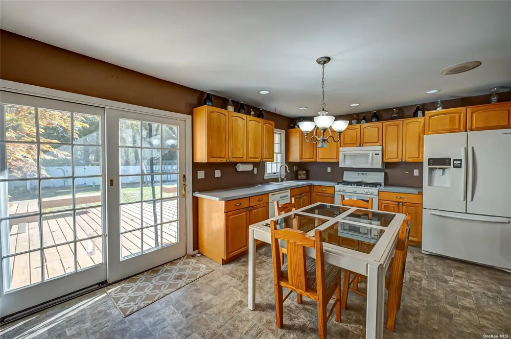 43 Hollins Lane East Islip, NY 11730