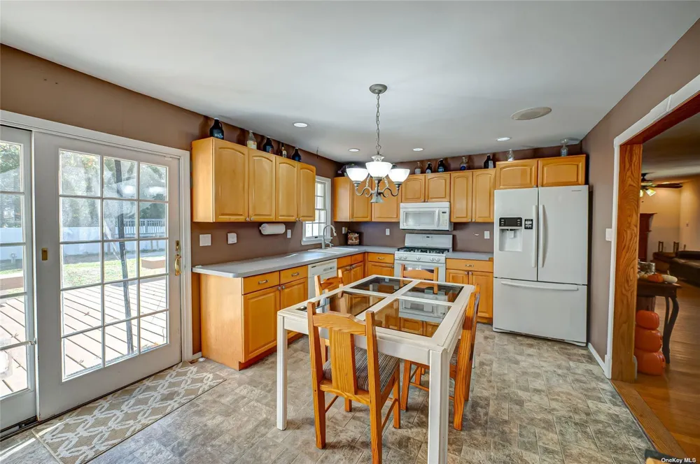 43 Hollins Lane East Islip, NY 11730