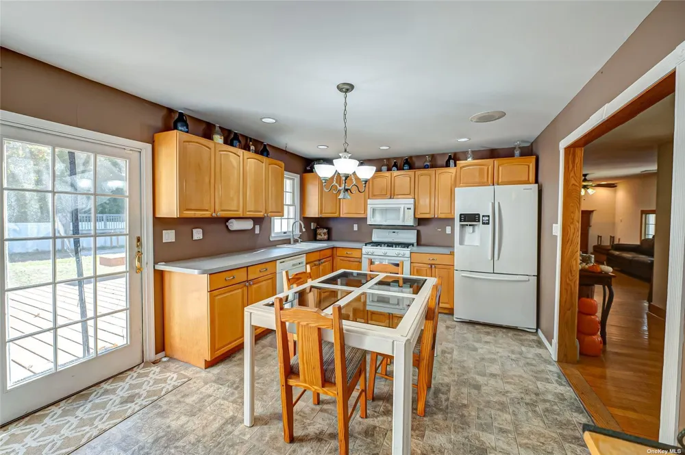 43 Hollins Lane East Islip, NY 11730