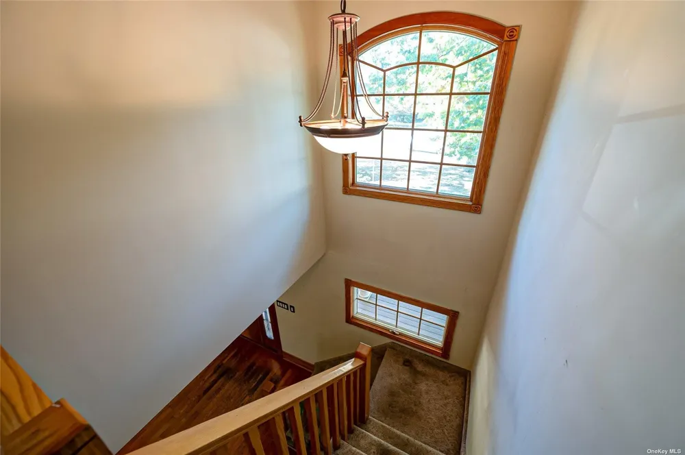 43 Hollins Lane East Islip, NY 11730
