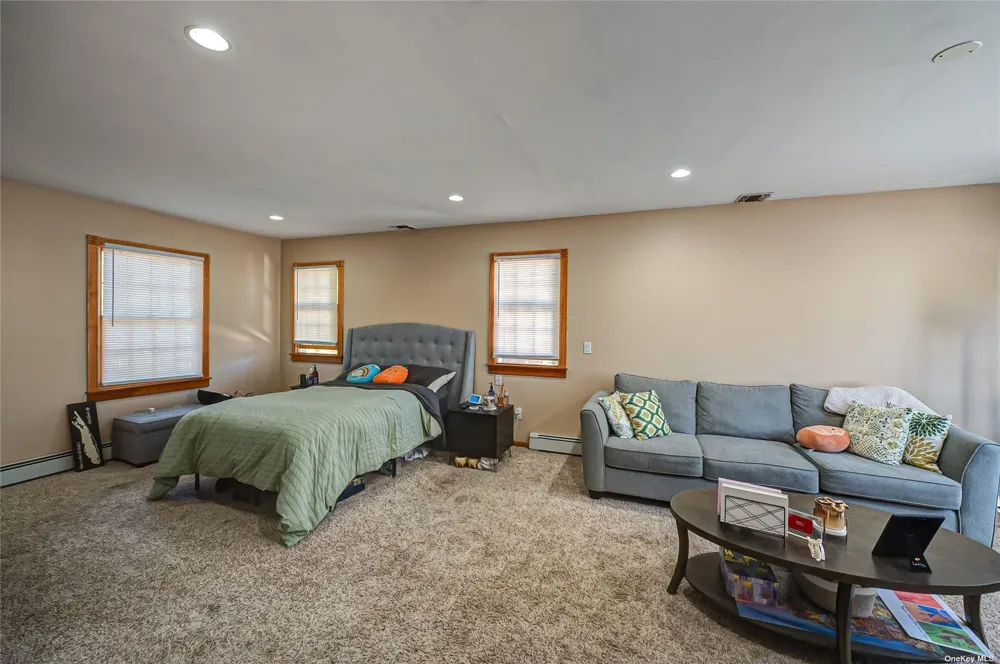 43 Hollins Lane East Islip, NY 11730