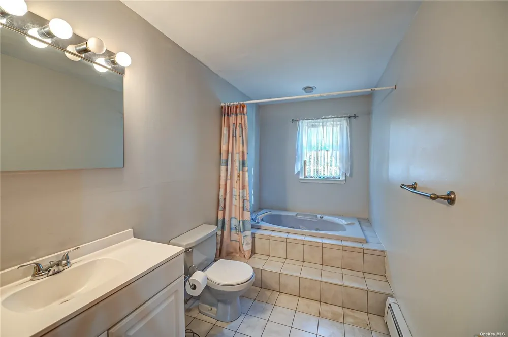 43 Hollins Lane East Islip, NY 11730