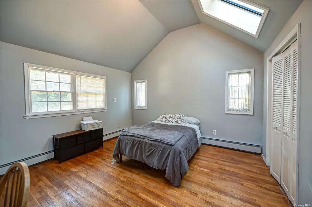 43 Hollins Lane East Islip, NY 11730