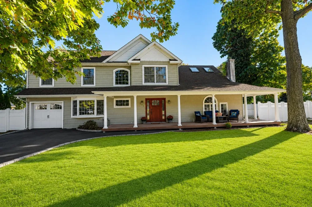 43 Hollins Lane East Islip, NY 11730