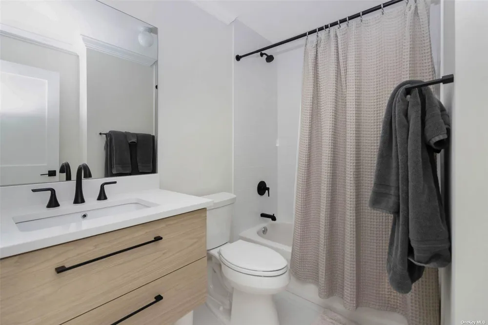 950 Tasker Lane Greenport, NY 11944