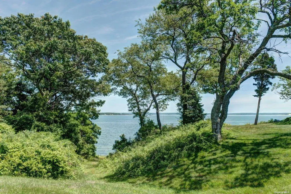 199 Old Harbor Road New Suffolk, NY 11956