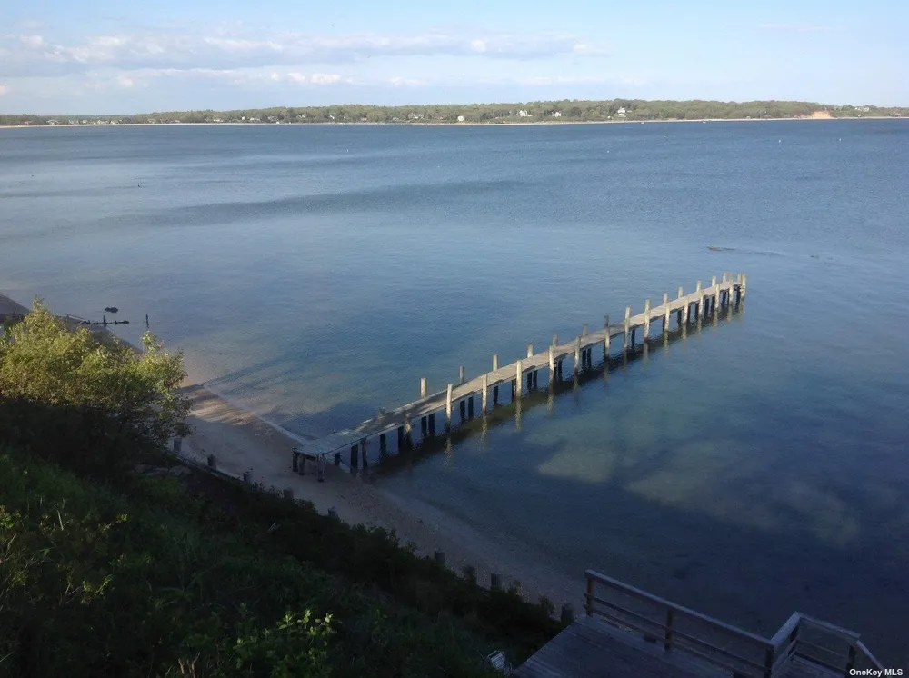 199 Old Harbor Road New Suffolk, NY 11956
