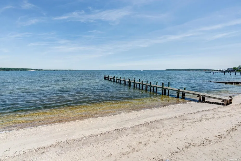 199 Old Harbor Road New Suffolk, NY 11956