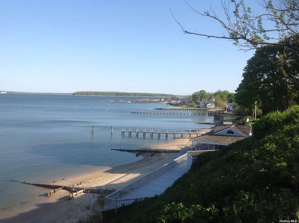 199 Old Harbor Road New Suffolk, NY 11956