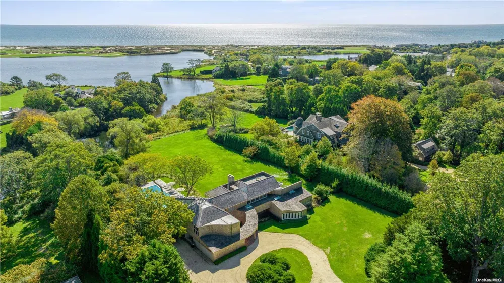 33 Ocean Avenue East Hampton, NY 11937