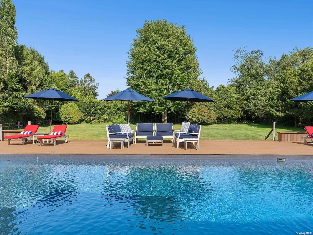 43 Robin Drive Bridgehampton, NY 11932