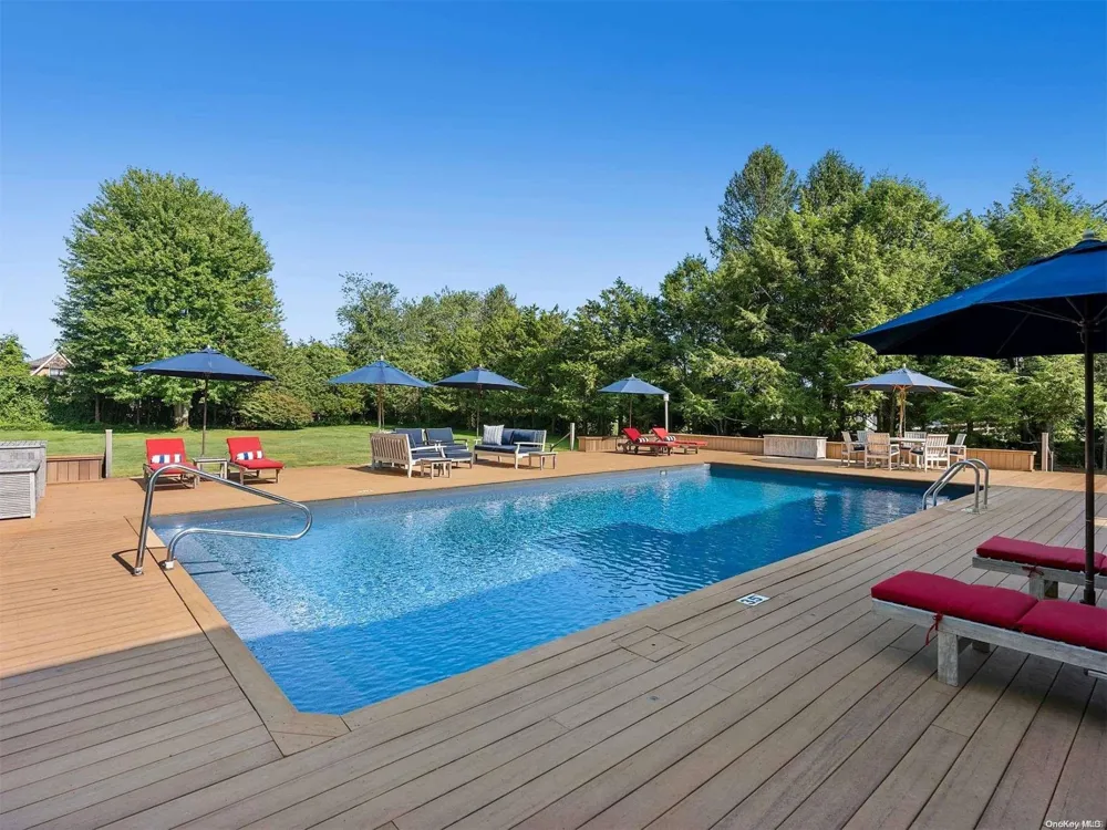 43 Robin Drive Bridgehampton, NY 11932
