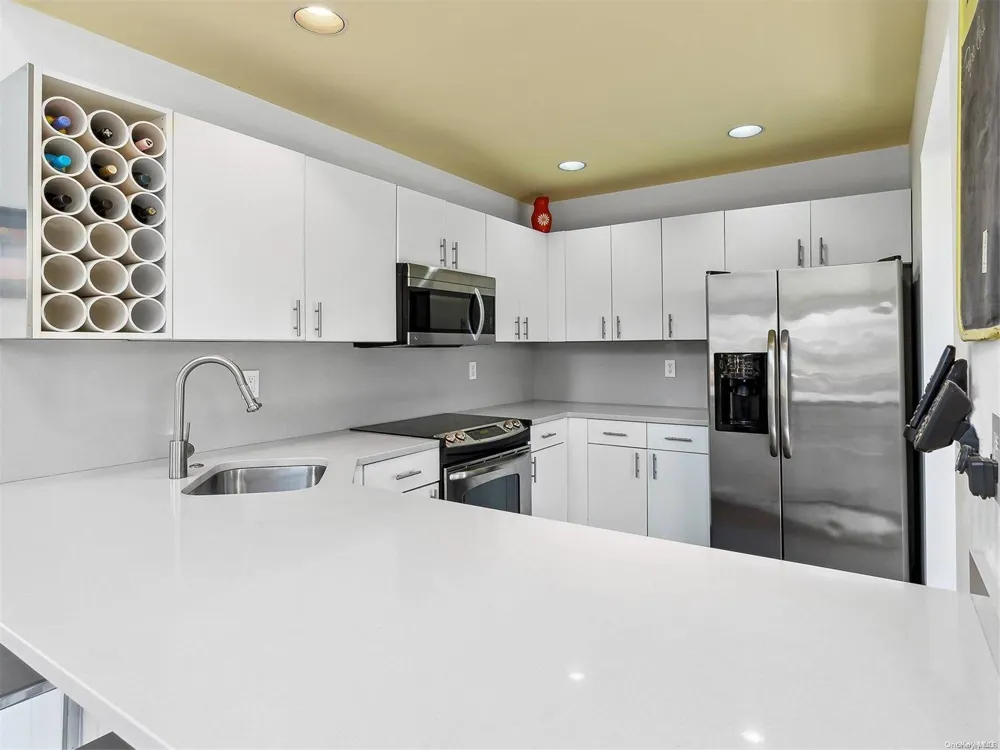 43 Robin Drive Bridgehampton, NY 11932