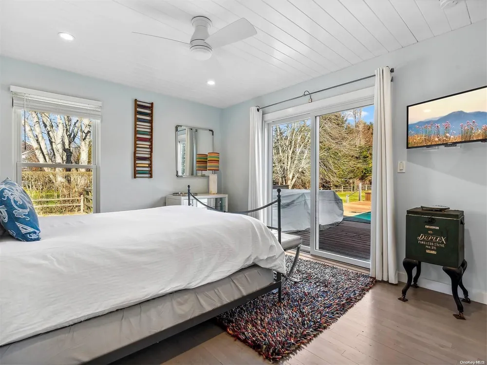 43 Robin Drive Bridgehampton, NY 11932