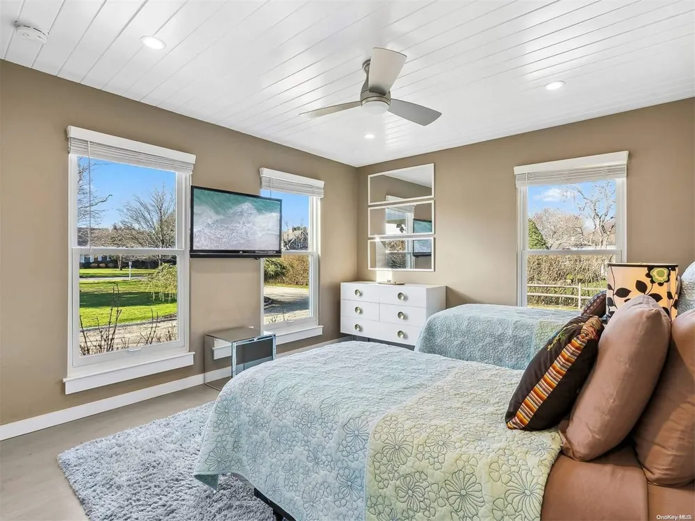 43 Robin Drive Bridgehampton, NY 11932