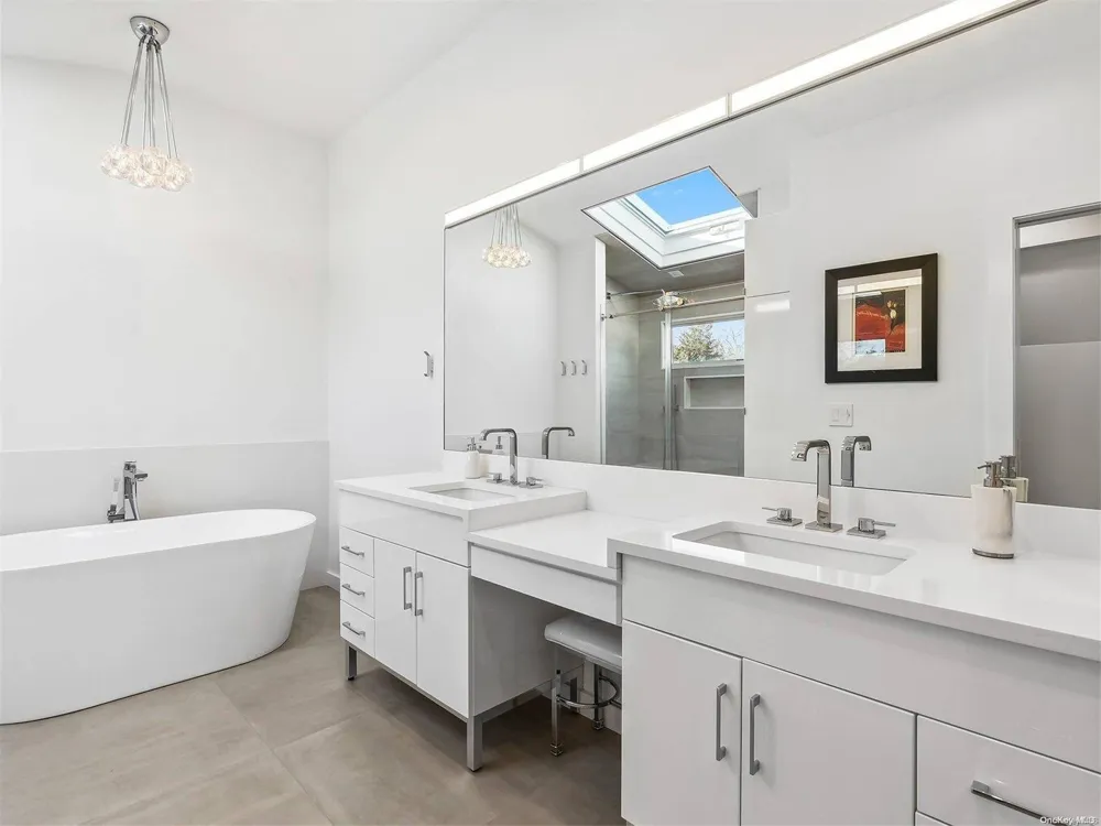 43 Robin Drive Bridgehampton, NY 11932