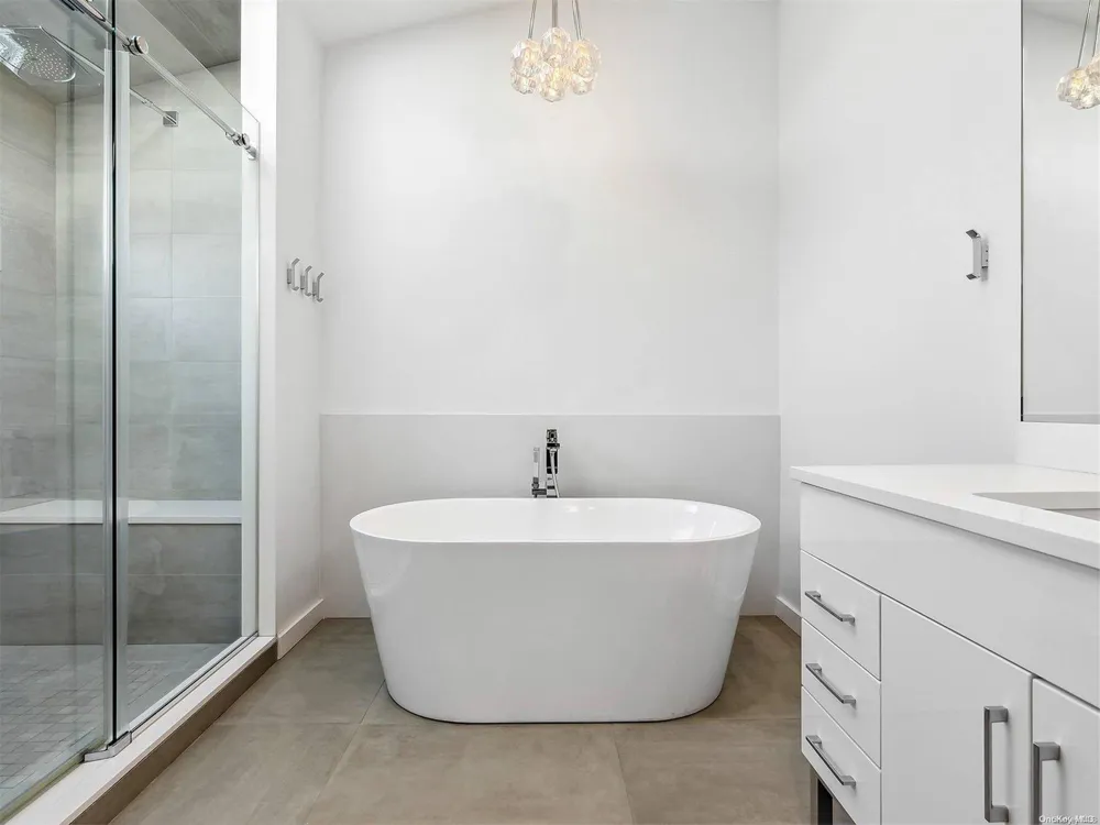 43 Robin Drive Bridgehampton, NY 11932