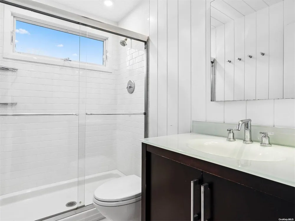 43 Robin Drive Bridgehampton, NY 11932