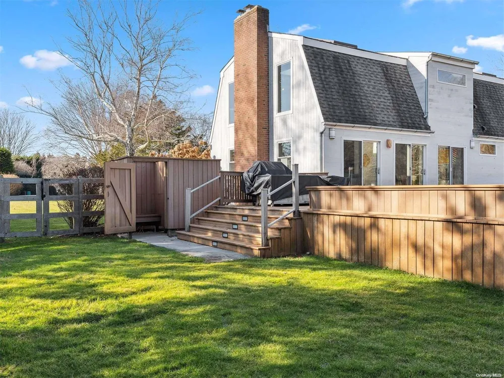 43 Robin Drive Bridgehampton, NY 11932