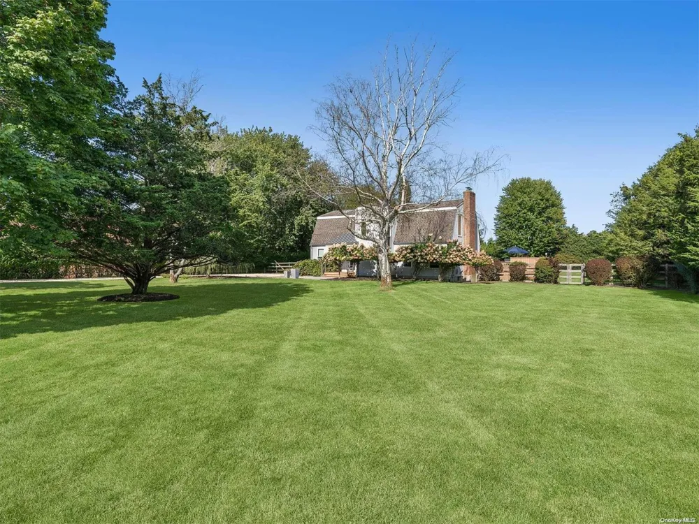 43 Robin Drive Bridgehampton, NY 11932