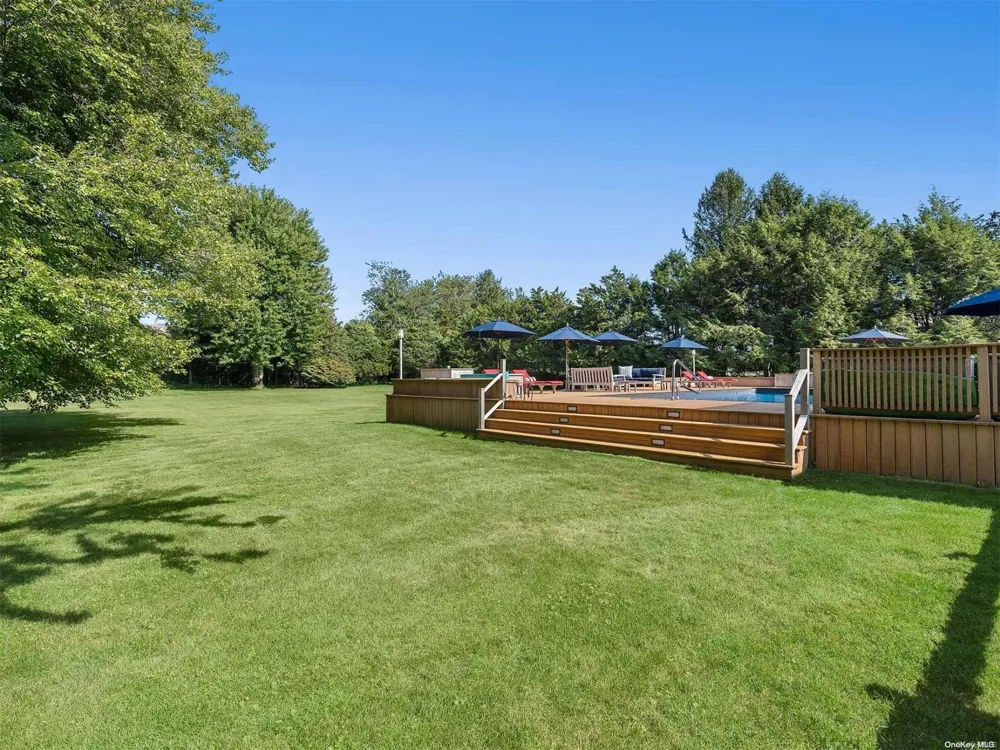 43 Robin Drive Bridgehampton, NY 11932