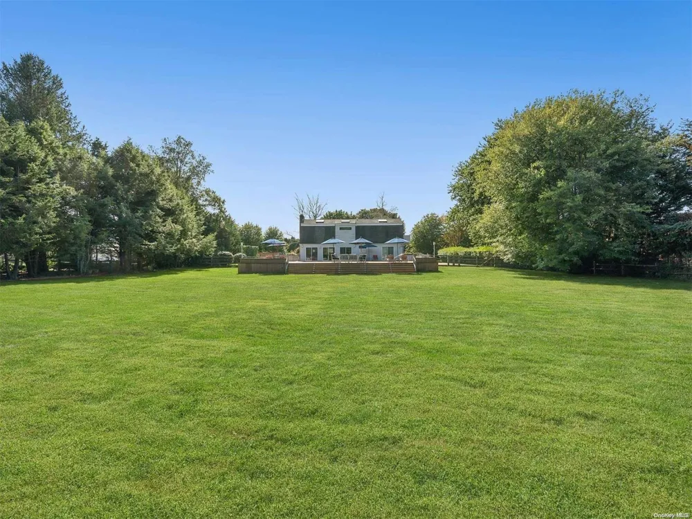 43 Robin Drive Bridgehampton, NY 11932