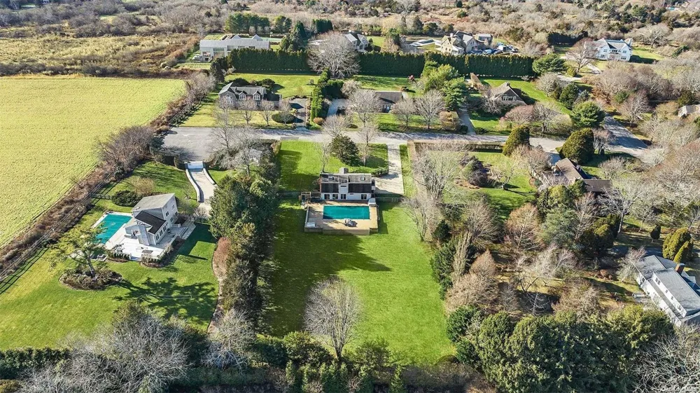 43 Robin Drive Bridgehampton, NY 11932