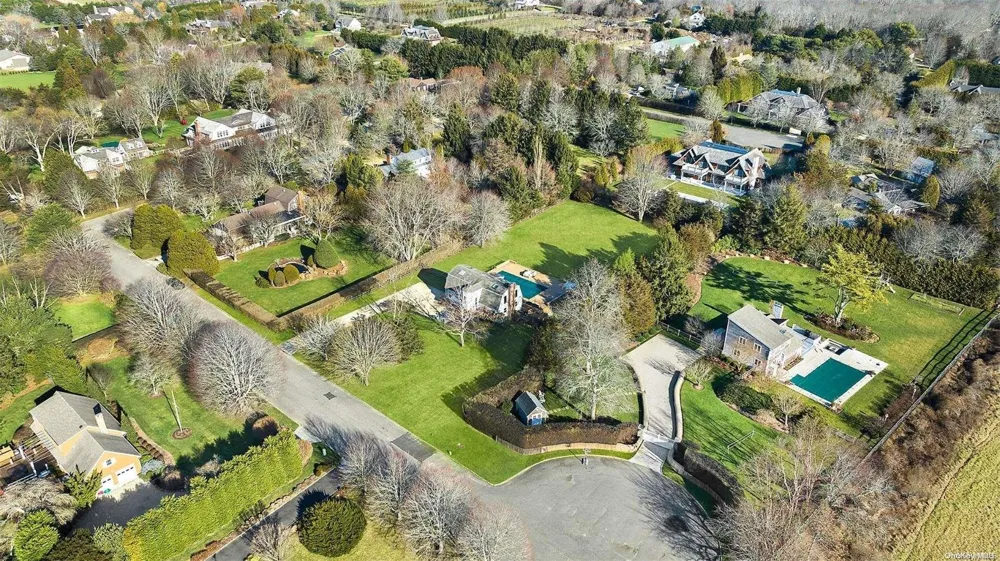 43 Robin Drive Bridgehampton, NY 11932