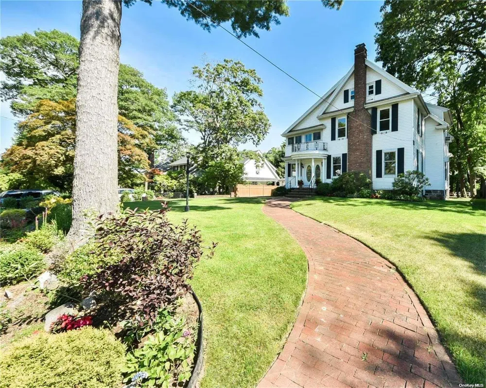 26 Cherry Street Douglaston, NY 11363