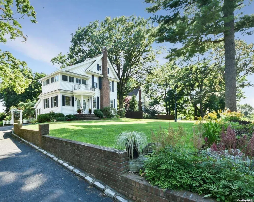 26 Cherry Street Douglaston, NY 11363