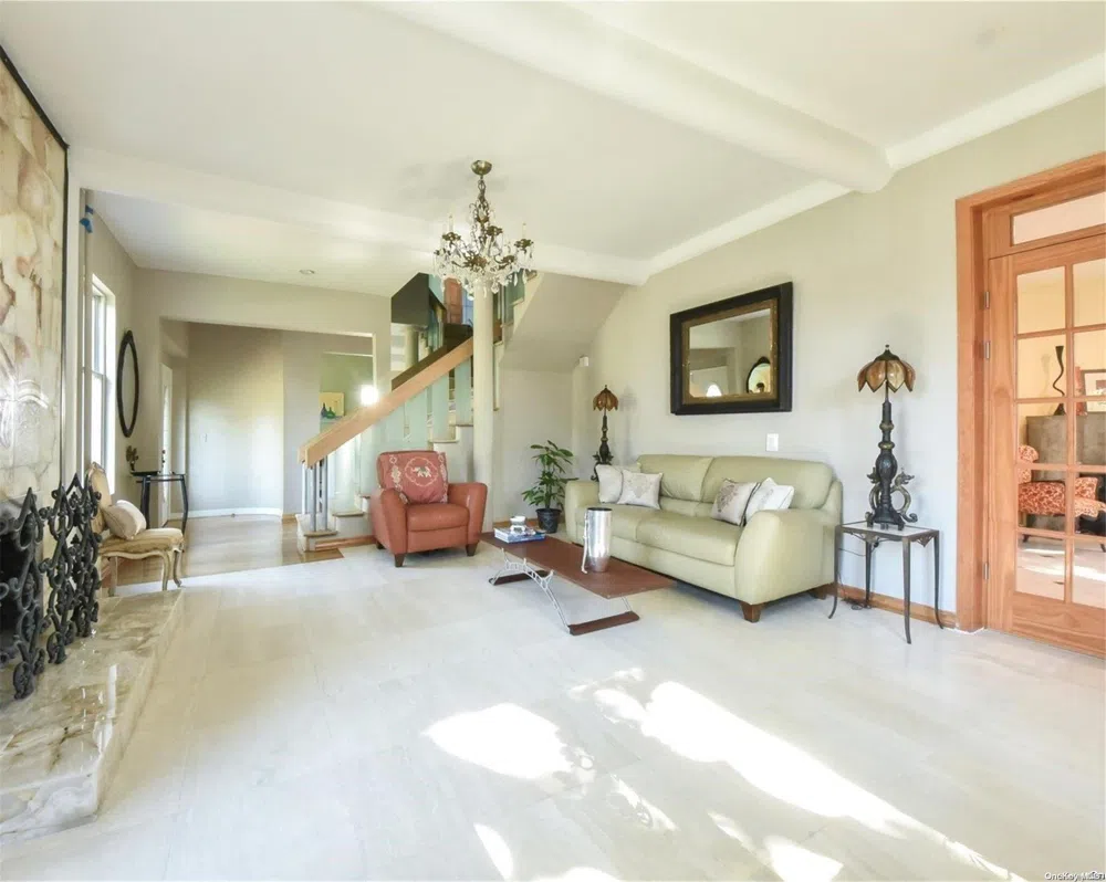 26 Cherry Street Douglaston, NY 11363