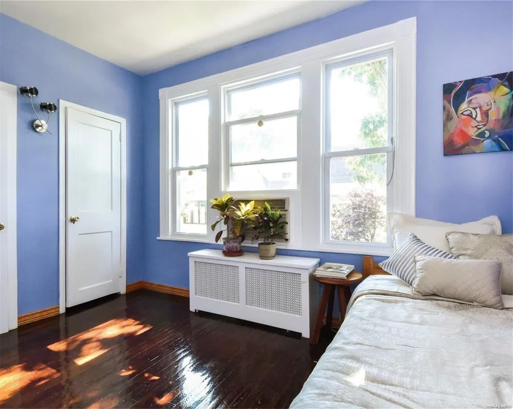 26 Cherry Street Douglaston, NY 11363