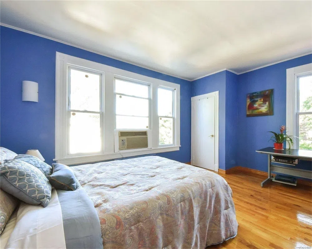 26 Cherry Street Douglaston, NY 11363