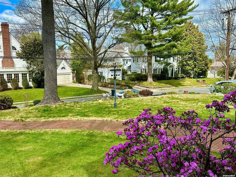 26 Cherry Street Douglaston, NY 11363