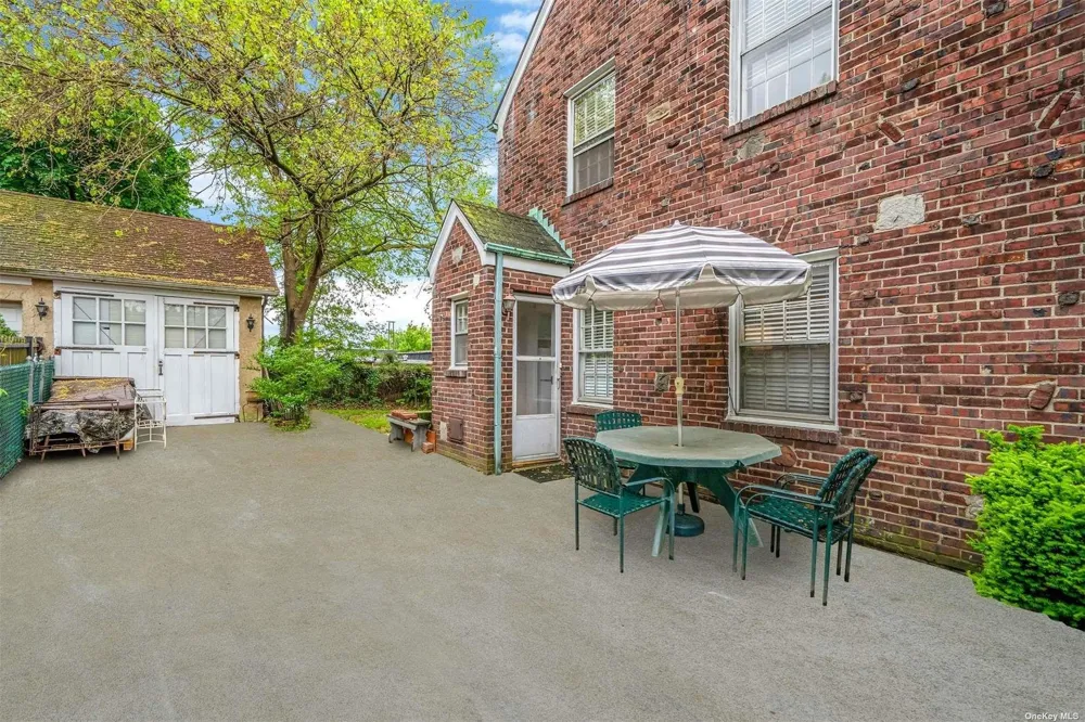 60-14 60th Avenue Maspeth, NY 11378