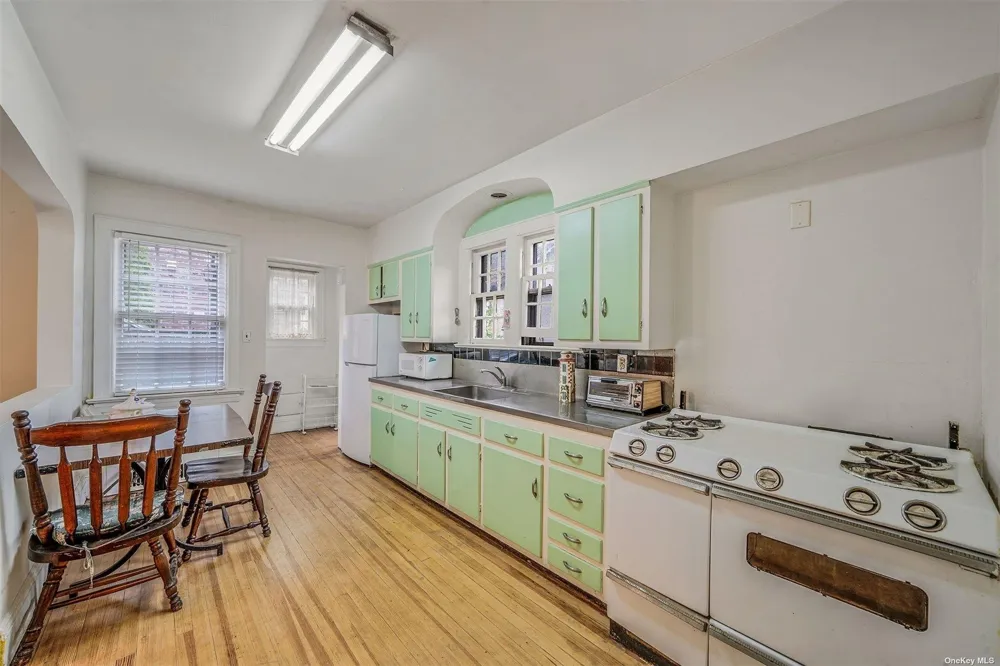 60-14 60th Avenue Maspeth, NY 11378
