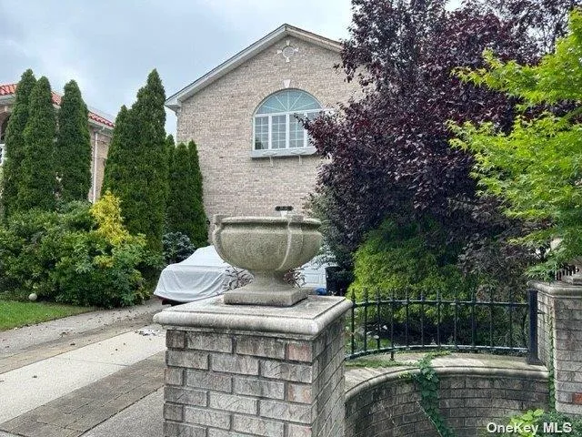 150-123 Powells Cove Boulevard Whitestone, NY 11357