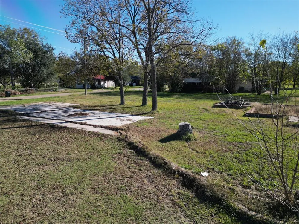 1514 E US-80 Wills Point, TX 75773