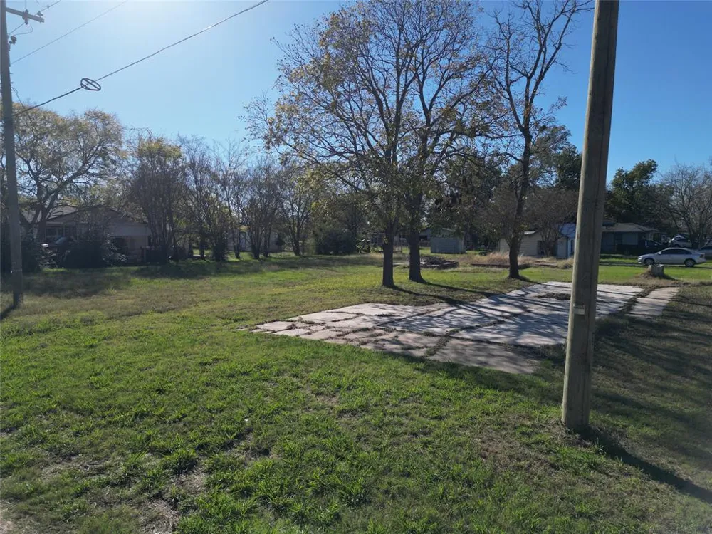 1514 E US-80 Wills Point, TX 75773
